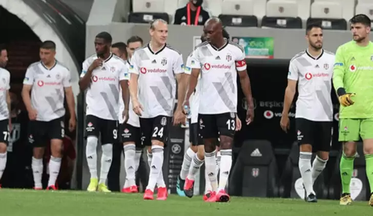 Beşiktaşlı futbolculardan tezahürat zinciri