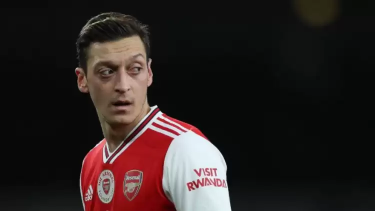 Mesut Özil'in Arsenal'dan alacağı var