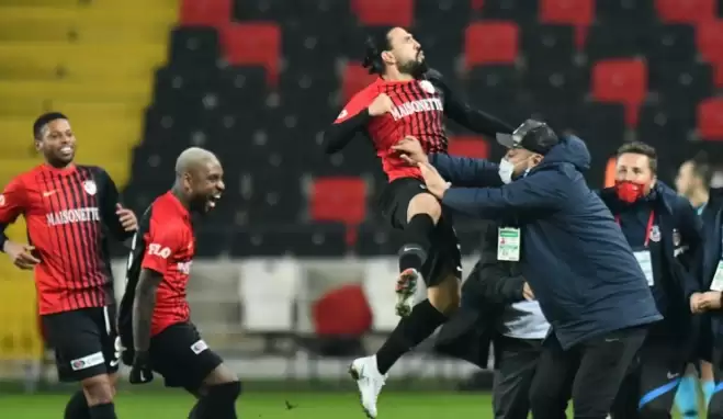 Kenan Özer: "Var gücümle takımıma katkı sağlamak istiyorum"