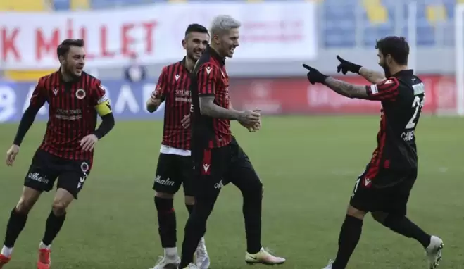 Gençlerbirliği cephesinden Berat Özdemir açıklaması! Satıldı...