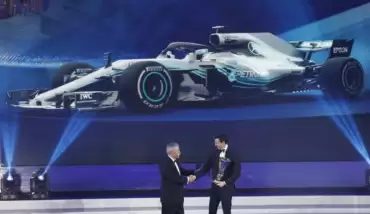 Formula 1'de sanal kupa töreni