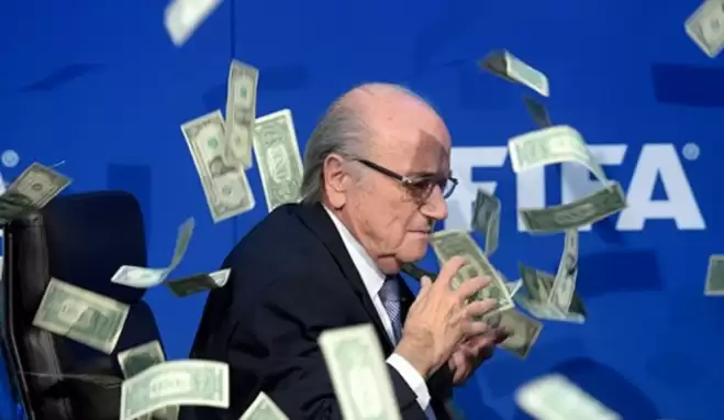 Eski FIFA Başkanı Blatter hakkında suç duyurusu