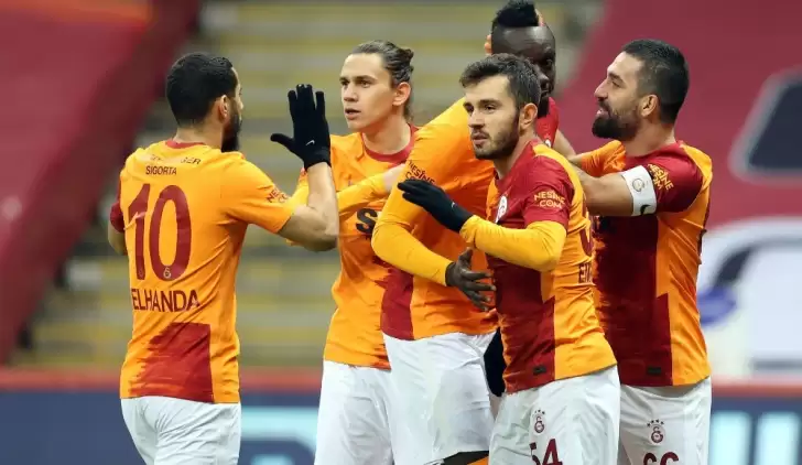 Cimbom tribündeki Terim'e oynadı