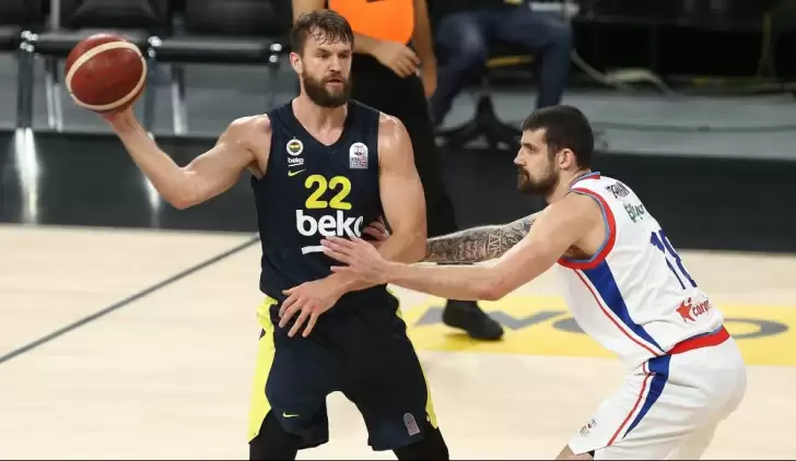 Fenerbahçe Beko derbinin sonunda çöktü! Kazanan Anadolu Efes...