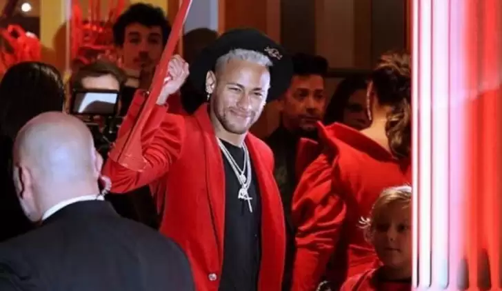 Neymar'dan 500 kişilik parti