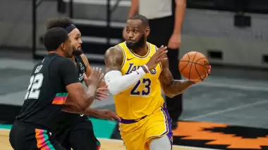 LeBron James "triple-double" yaptı, Lakers kazandı