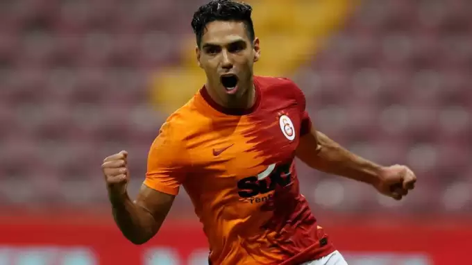Falcao, Elmander'i geride bıraktı!