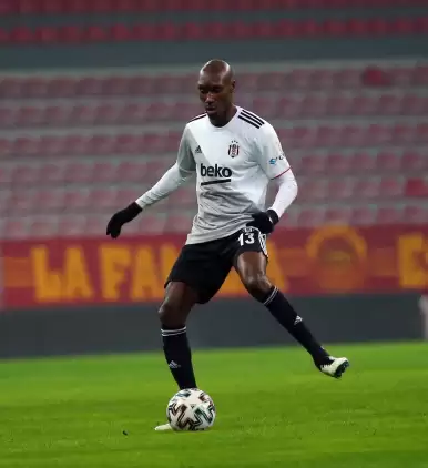 Atiba Hutchinson'dan başkan ve yöneticilere mesaj