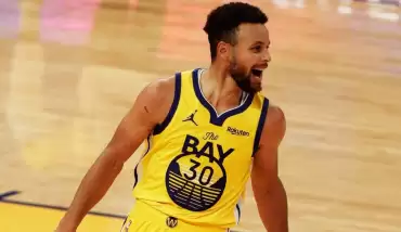 NBA'de Stephen Curry 62 sayıyla kariyer rekoru kırdı