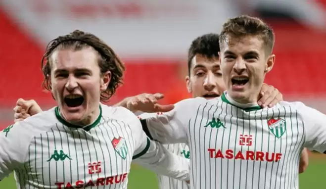 Bursaspor'da ortalık karıştı: "Amacı mafyacılık oynamak olanları..."