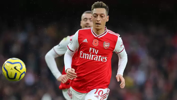 Menajeri açıkladı: Mesut Özil'in önünde iki seçenek var!