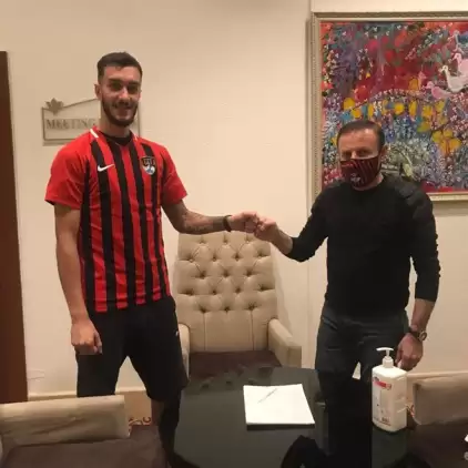 Vanspor FK. Ömer Yıldız’ı renklerine bağladı