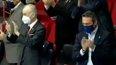 VİDEO - Ali Koç ve Mustafa Cengiz beraber alkışladı