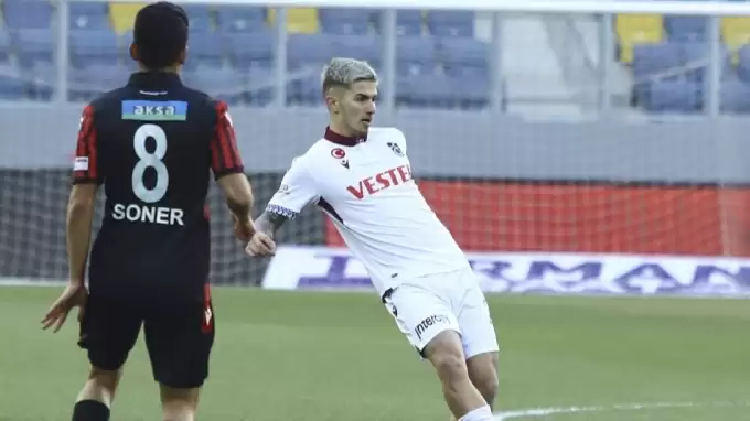 Berat Özdemir sahanın en iyisi