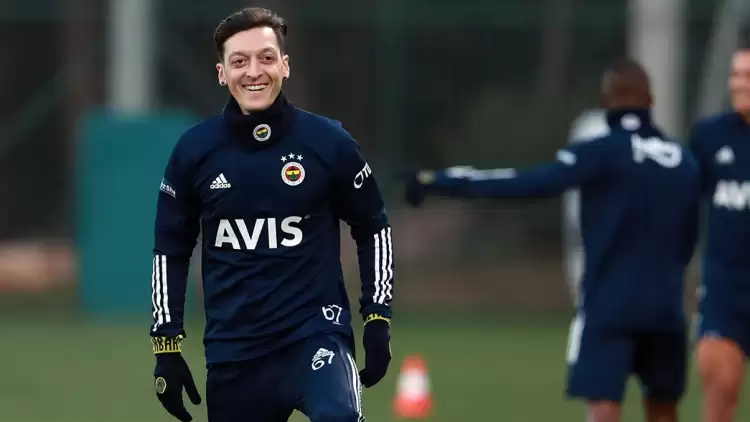 Mesut Özil, ilk antrenmanına çıktı