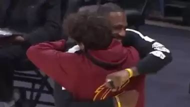 VİDEO - LeBron, Cedi'yle sarıldı ama eski takımına acımadı