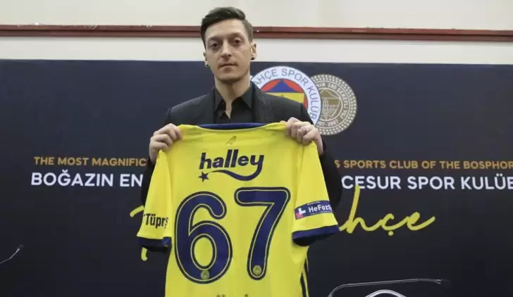 Dünya Fenerbahçe'yi izledi! Mesut Özil'den tarihi imza