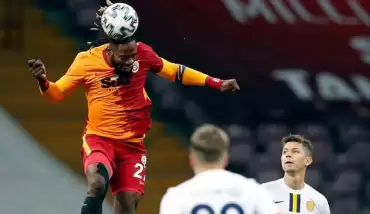 Luyindama, Aston Villa yolunda