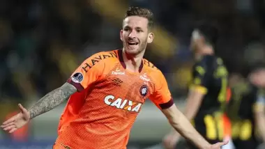 Beşiktaş savunma arayışlarını sürdürüyor