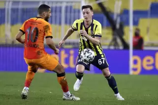 Fenerbahçe 'iç'i kan ağlıyor, 'dış'ı güldürüyor!