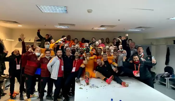 Galatasaray soyunma odasında küfürlü tezahürat