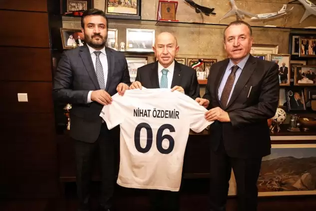 Fatih Mert, TFF Başkanı Nihat Özdemir'i ziyaret etti