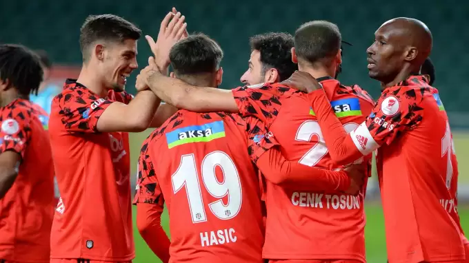 Utku'nun elleriyle Kartal uçtu! Yarı finalde tek büyük Beşiktaş