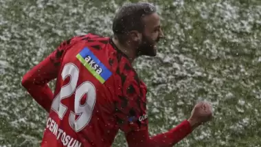 Cenk Tosun: "Beşiktaş'ı şampiyon yapmaya geldim"