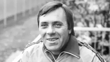 Herkes ayağa... Bir efsaneyi kaybettik!