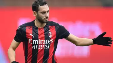 Milan, Hakan Çalhanoğlu'nu bırakmıyor