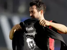 Amin Younes, ırkçı saldırıda hayatını kaybeden Fatih Saraçoğlu'nu andı