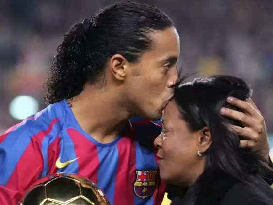 Barcelona efsanesi Ronaldinho’nun annesi vefat etti