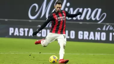 Milan ile Hakan Çalhanoğlu arasında görüşme sona erdi!