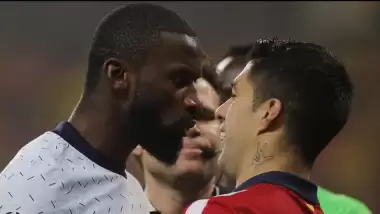 Suarez uslanmıyor! Isırıktan sonra bu kez...