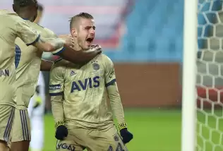 Gustavo dönüyor, Pelkas forvet arkasına geçiyor