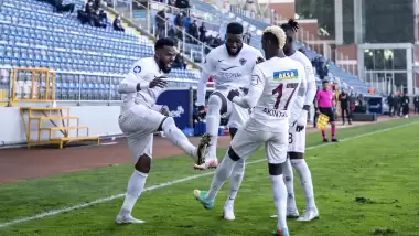 Boupendza: "Galatasaray ve Fenerbahçe'nin beni istemesi onur verici bir şey"