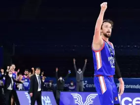 Şanlı Efes, Valencia'yı devirdi, seriyi 5 maça çıkardı