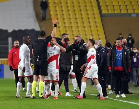 Boffin kırmızı kart gördü!