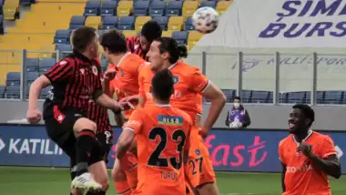 Başakşehir 10 haftalık hasreti son saniyede bitirdi! Yine Ankara…