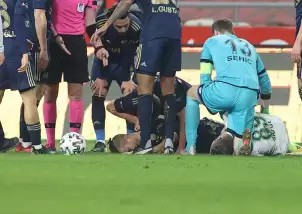 Pelkas ambulansla sahayı terk etti!