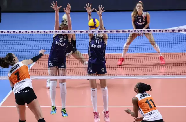 Voleybolda Fenerbahçe Opet-Sistem9 Yeşilyurt maçı, bir kez daha ertelendi