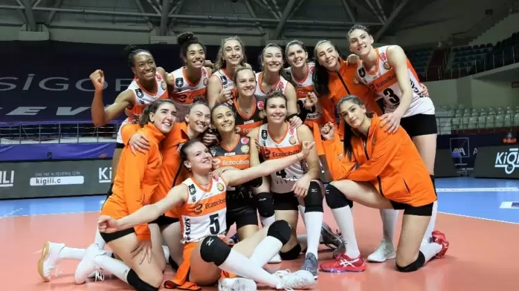 Eczacıbaşı VitrA, Kupa Voley’de finalde