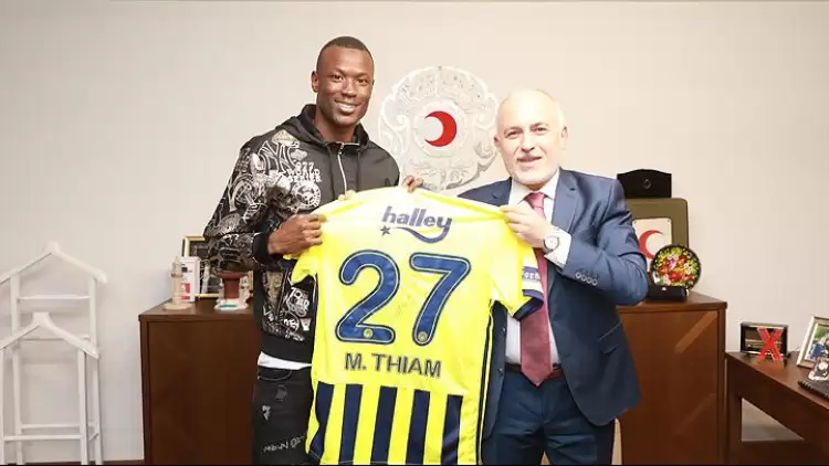 Fenerbahçeli Mame Thiam'dan Kızılay’a ziyaret