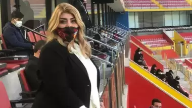 Berna Gözbaşı hakemi eleştirdi, yöneticisi övdü!