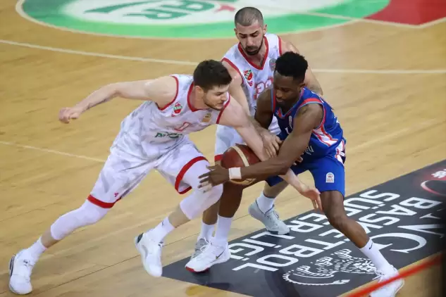 Anadolu Efes, İspanya deplasmanında	