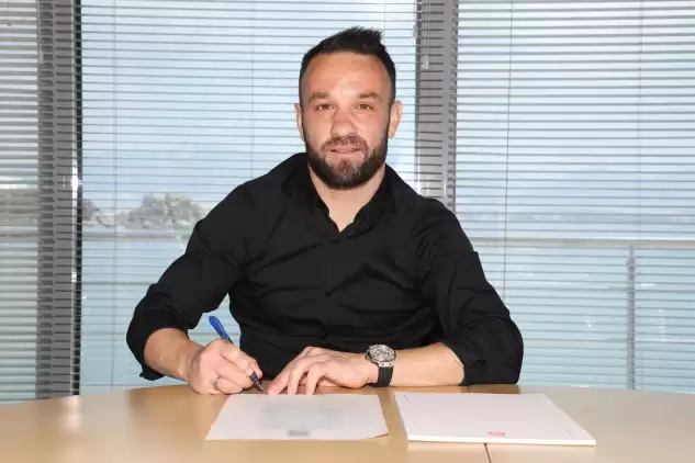Olympiakos, Valbuena ile imzaladı
