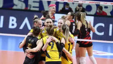 VakıfBank set vermedi, seriyi 1-0'a taşıdı