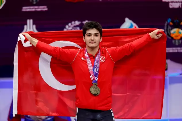 Halterde büyük gurur! Muhammed Furkan Özbek, Avrupa şampiyonu