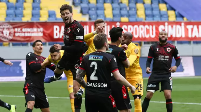 Arda Kızıldağ: “VAR’a bak diyoruz tersliyor”