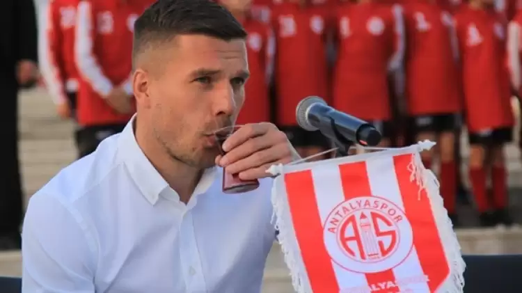 Antalyaspor'un Alman futbolcusu Lukas Podolski'den ramazan mesajı